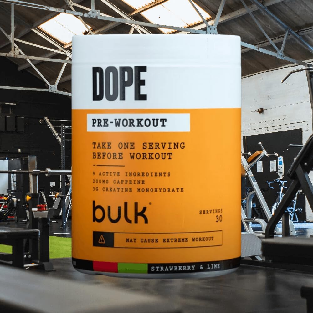 نوشیدنی پری‌ورک‌اوت BULK POWDERS مدل Bulk Dope، 495 گرم، 30 سروینگ، طعم توت‌فرنگی و لیمو